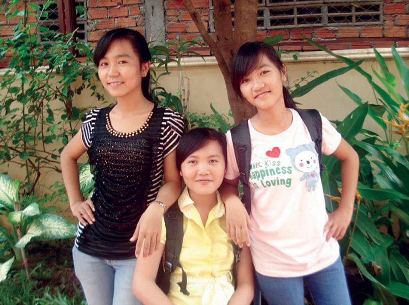 HighSchool-Outstanding-Students-Sibling-Girls-2014